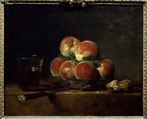 Panier de pêches avec noix, couteau et verre de vin