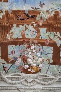 Sarments de vigne, raisins, fleurs et oiseaux (détail)
