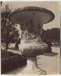 Versailles, Vase - Jean Eugène Auguste Atget