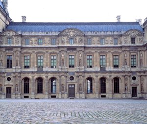 La cour carrée du Louvre, façade du Louvre de Henri II (1546-1551), sculptures de Jean Goujon (1510-1567) 1551 Paris, Musée du Louvre - Jean Goujon