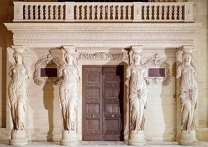 Architecture de la Renaissance : le balcon des Cariatides. Sculpture en pierre par Jean Goujon (1510-1567) 16e siècle Paris, Musée du Louvre
