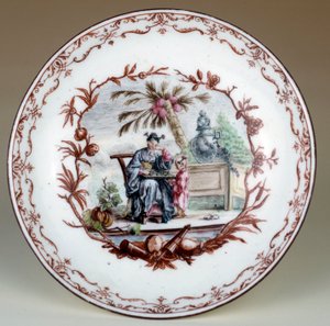 Assiette en porcelaine représentant une scène de jeu d