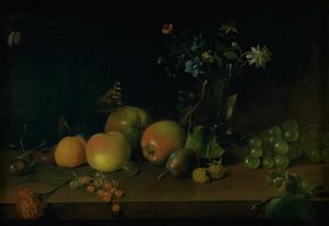 Fleurs et fruits sur une table