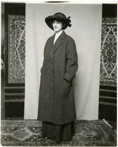 Manteau gris, Arnold & Constable, vers 1905-18 - Jessie Tarbox Beals