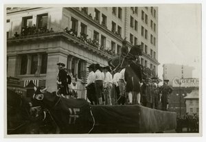 Char de parade historique n°31, Destruction de la statue de George III - Jessie Tarbox Beals