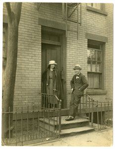 M. Llewelyn Powys, auteur et sa femme, c.1905-40