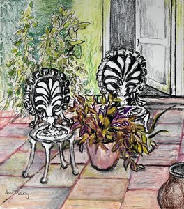 Chaises sur la terrasse, avec pots