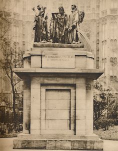 Les Bourgeois de Calais dans les jardins de la tour Victoria, vers 1935