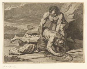 Un homme prend dans ses bras le corps d