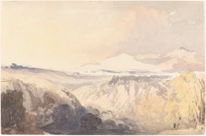 Paysage avec une chaîne de montagnes lointaine