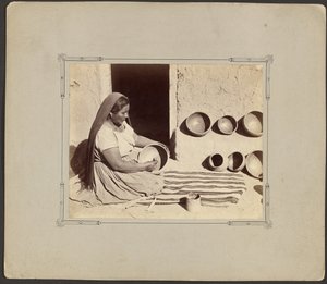 Femme polissant des poteries - John K. Hillers