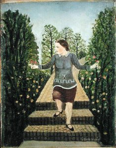 Fille descendant les marches du jardin