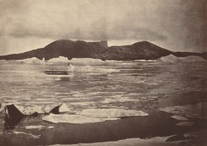 Les régions arctiques : No. 92.* Le Pouce du Diable partiellement enveloppé dans un brouillard, avec la première glace dérivante de la banquise, qui était poussée vers la terre, d