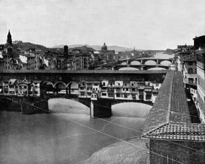 Le Ponte Vecchio à Florence, Italie, vieux pont sur le fleuve Arno