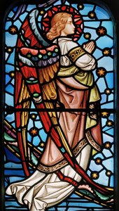 Cuxton, St Michael, East Window, Lavers & Barraud, John Millner Allen, Ange du Christ en majesté avec des saints
