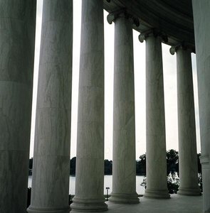 Détail de la colonnade, construite 1938-43