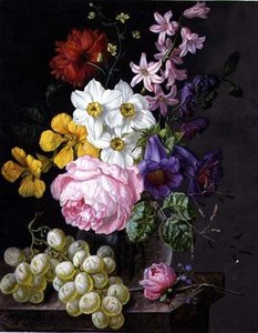 Roses, narcisses et fleurs dans un vase