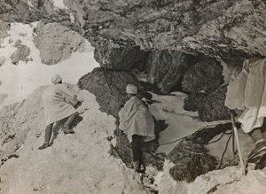 Album "Meine weltkriegs - Erinnerungen Front Sud-Ouest (Carinthie, Italie, Tyrol du Sud) 31/03/1915-12/11/1918 - Josef Zohles Wien": bunker militaire en montagne