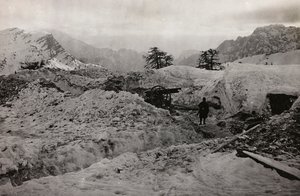 Album "Meine weltkriegs - Erinnerungen South-West Front (Carinthie, Italie, Tyrol du Sud) 31/03/1915-12/11/1918 - Josef Zohles Wien": tranchées dans la neige des - Josef Zohles