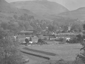 Bâtiments et église du village d