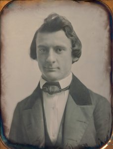 Jeune homme en costume trois pièces et nœud papillon, années 1850. Créateurs : Josiah Johnson Hawes, Albert Sands Southworth