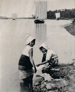 Une blanchisserie au bord de la rivière, vers 1900, 1921 - Julian Leonard Street