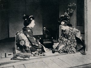 Thé cérémonial servi par de jolies mains japonaises