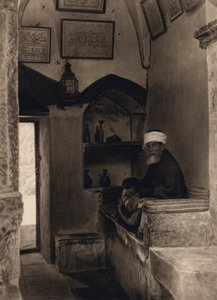 Jérusalem, garde de la mosquée sur le mont des Oliviers (photo n/b)