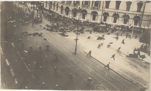 Troupes gouvernementales tirant sur des manifestants, 4 juillet 1917, 1917