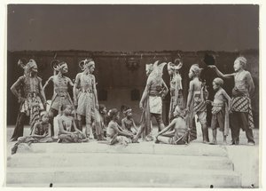Spectacle de théâtre par des Javanais en costume