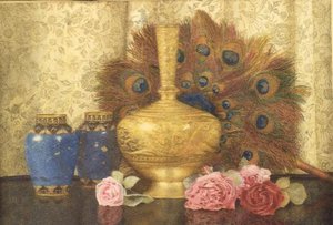 Présents Orientaux: Vase Cloisonné, Plumes de Paon, Roses de Damas et Vase Indien