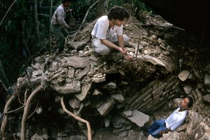 Cancuen, Guatemala, Arthur Demarest, Rudy Larios, Maya, palais, Période classique, Peten, 2004 - Kenneth Garrett