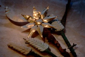 Soleil et lune en or avec des épis de blé, artefacts, Civilisation de l