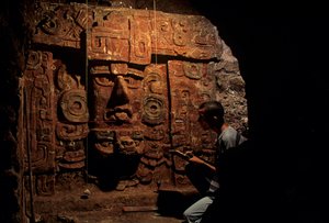 Maya; Copan; Honduras; archéologie; période classique; tombe, Robert Sharer, excavation