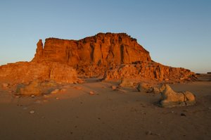 Coucher de lune et lever de soleil, Temple de Taharka, Porte du Bélier, Gebel Barkal, 2007
