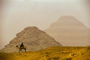 Saqqarah; Pyramide de Téti; 6e dynastie; Pyramide de Djéser (en arrière-plan); Égypte