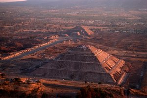 Teotihuacan; Pyramide de la Lune; Pyramides; Méso-Amérique; Mexique; Cultures anciennes, 2005 - Kenneth Garrett