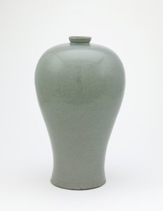 Bouteille avec motif incisé de quatre bouquets de lotus, période Koryo, première moitié du 12ème siècle