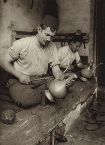 Yougoslavie : Sarajevo, atelier de dinandier