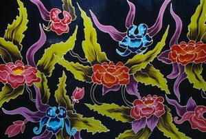 Tissu de sarong décoré de motifs floraux, île de Moorea, Îles de la Société, Polynésie française (détail)
