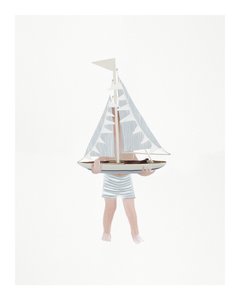 Garçon avec bateau à voile, vers 2018