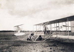 Léon Bollée travaillant sur l