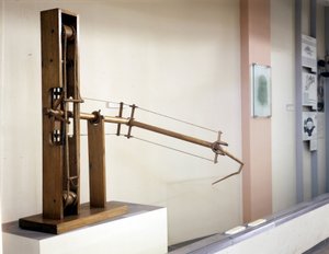 Aile à inclinaison variable, modèle selon le dessin de Léonard de Vinci. Musée des Sciences et Techniques, Milan.