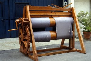 Métier à tisser la laine. Modèle d