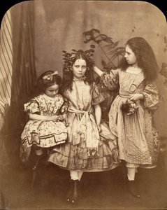 Flora Rankin, Irene MacDonald et Mary Josephine MacDonald à Elm Lodge - Lewis Carroll