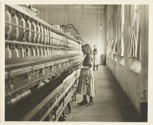 Sadie Pfeifer, fileuse dans une filature de coton, Lancaster, Caroline du Sud - Lewis Wickes Hine