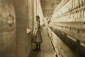 Jeune fille travaillant dans une usine, Lincolnton, Caroline du Nord, USA, c.1908 - Lewis Wickes Hine