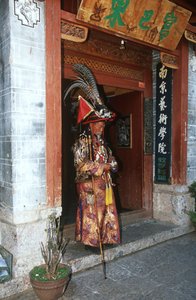 Chine, Yunnan, Lijiang, homme en costume traditionnel Naxi - Unbekannt Unbekannt
