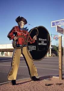 Panneau de cowboy accueillant les touristes à Scottsdale, Arizona (photo)