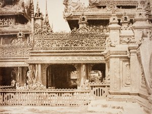 No. 92. Amerapoora. Une autre partie du balcon de Kyoung No. 86 [Maha-too-lo-Bounghian Kyoung]